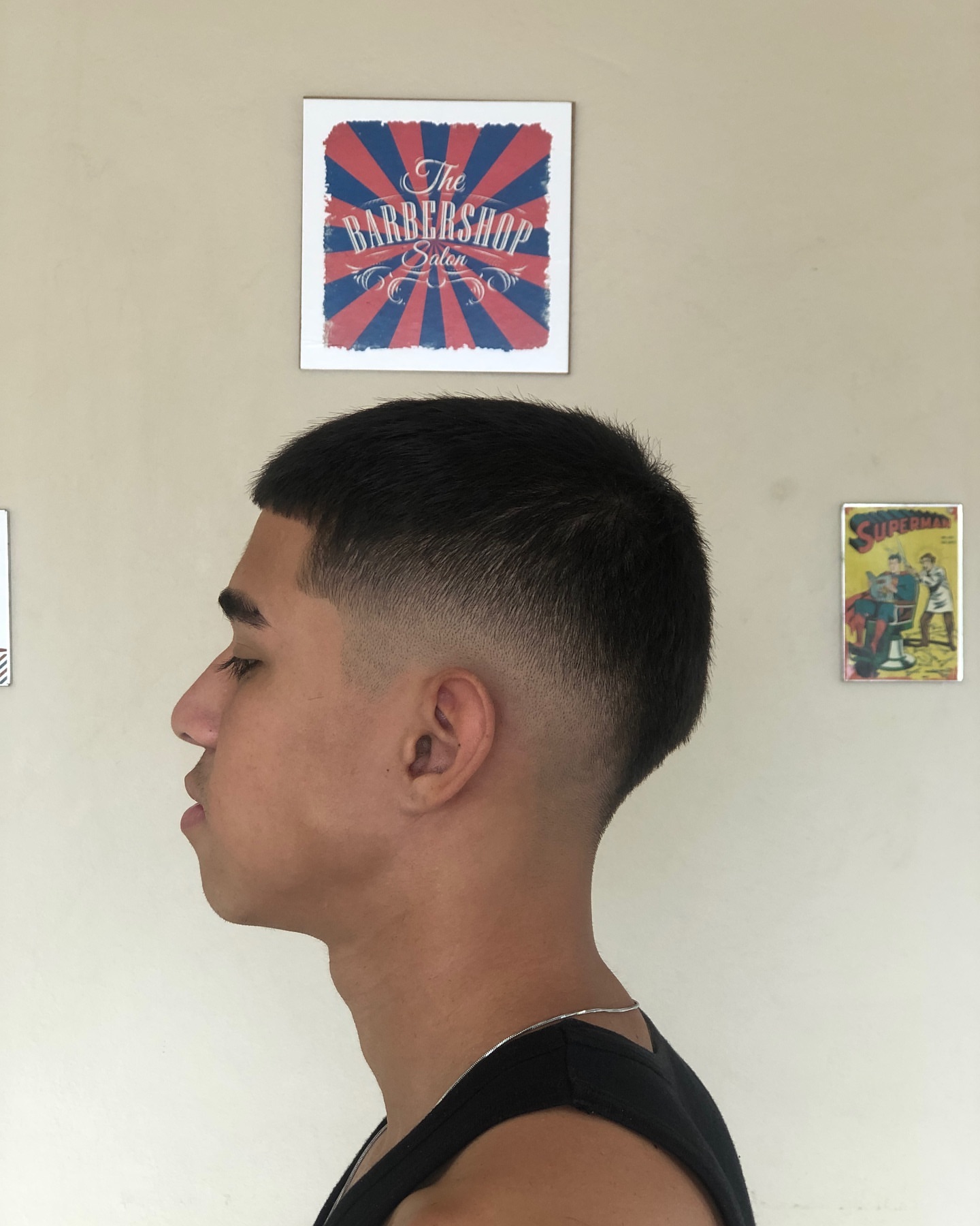 Corte clássico com tesoura, acabamento navalhado